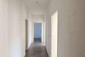 schöne 2,5 Zimmer Wohnung in zentraler Lage !!