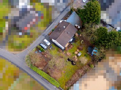 Neunkirchen-Seelscheid: Freistehendes Einfamilienhaus mit Einliegerwohnung auf großem Grundstück!