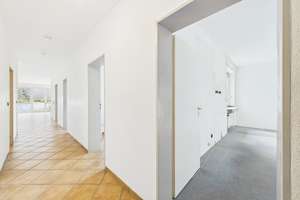 Optimale Grundrissstruktur im renovierungsbedürftigen 4-Zimmer-Wohntraum im beliebten D-Düsseltal – Die vollständige Adresse der Immobilie erhältst du vom Anbieter., 40237 Düsseltal, Düsseldorf – Vorschaubild 16
