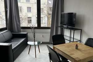 Frisch saniertes 1,5-Zimmer-Apartment (30 m²) mit Ankleidezimmer, Einbauküche & Tiefgarage 
