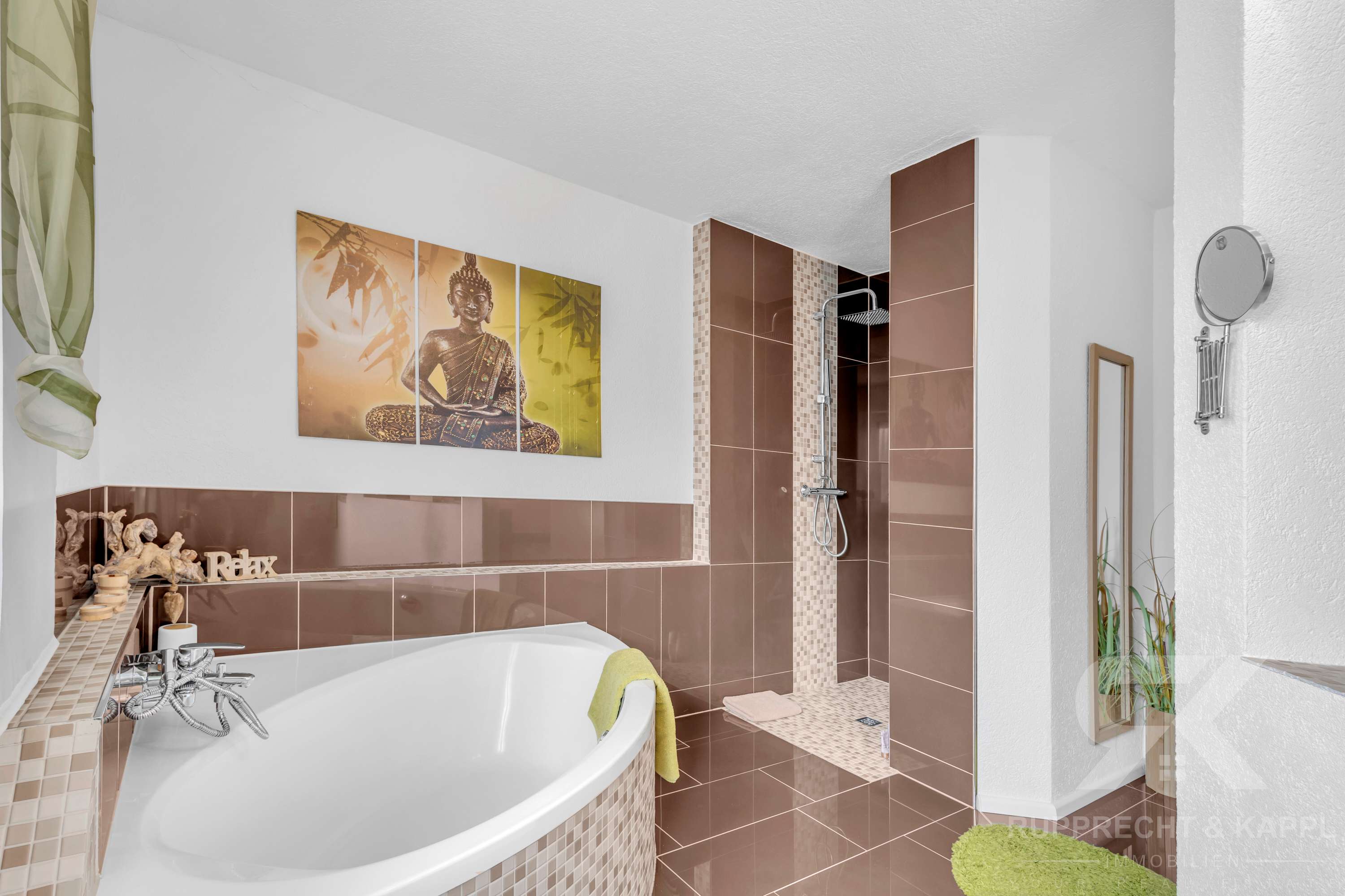 Immobilie in Teublitz - Modernes Einfamilienhaus mit ELW, Doppelgarage, PV-Anlage, viel Nutzfläche und Garten - Bild 1