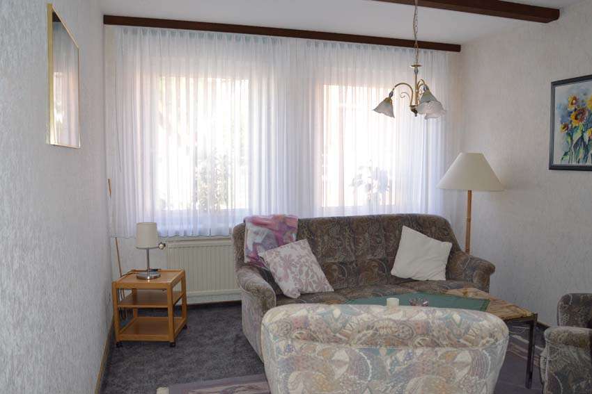 Immobilie in Otterndorf - Solides Zweifamilienhaus in zentraler Lage in Otterndorf mit schönem Grundstück - Bild 1