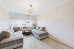 Licht & Weitblick: 3,5-Zimmer-Wohnung mit EBK, Balkon & TG-Stellplatz in Zuffenhausen – Die vollständige Adresse der Immobilie erhältst du vom Anbieter., 70435 Zuffenhausen-Mönchsberg, Stuttgart – Vorschaubild 3