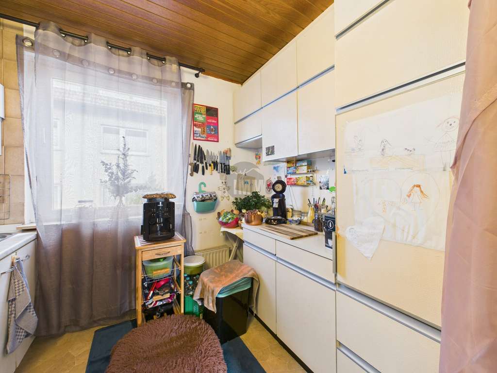 Immobilie in Barsinghausen - Zweifamilienhaus mit Einliegerwohnung, großem Garten, 2 Garagen & 2 Stellplätzen - Bild 4