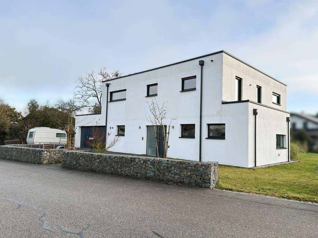 Immobilie in Ering - Höchste Energieeffizienz  Besonderer Wohnstil

Exklusives Einfamilienhaus mit markanter Architektu - Bild 4