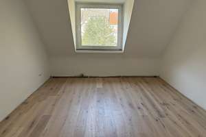 Kernsanierter Wohntraum - 2 Zimmer Dachgeschoss – Bunsenstraße 12, 45145 Holsterhausen, Essen – Vorschaubild 1