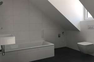 Exklusive 2-Zimmer Dachgeschosswohnung mit Einbauküche (Nähe S-/U-Bahn Feldmoching) – Die vollständige Adresse der Immobilie erhältst du vom Anbieter., 80995 Feldmoching, München – Vorschaubild 12