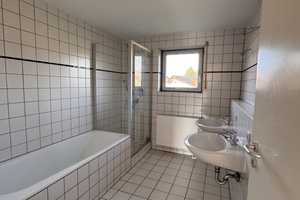 Modernes Einfamilienhaus mit angrenzender Grünfläche , 2 Terrassen und 1 Balkon - von privat – Ringstraße 79, 76356 Karlsruhe (Kreis) – Vorschaubild 11