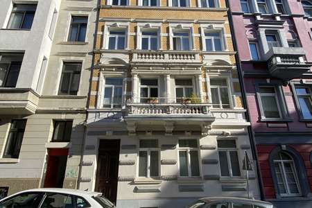 *** gepflegte 2-Zimmer-Wohnung - im denkmalgeschütztem Altbau - mit Dachterrasse ***