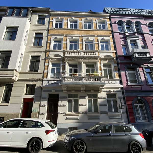 *** gepflegte 2-Zimmer-Wohnung - im denkmalgeschütztem Altbau - mit Dachterrasse ***