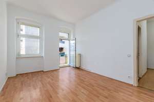 Wohnen im Altbau: Bezugsfreie Balkonwohnung in gefragter Pankower Lage