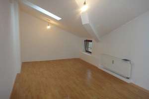 Charmante, gemütliche 2,5-Zimmer-Altbau-DG-Wohnung in Rheinnähe für junge Leute – Kanzlerstraße 29, 47119 Laar, Duisburg – Vorschaubild 3