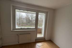 Wohnen in 1A-Lage . Renovierte 3 Zimmer-Wohnung. Balkon mit Blick auf die Schrote – Die vollständige Adresse der Immobilie erhältst du vom Anbieter., 39108 Stadtfeld Ost, Magdeburg – Vorschaubild 5