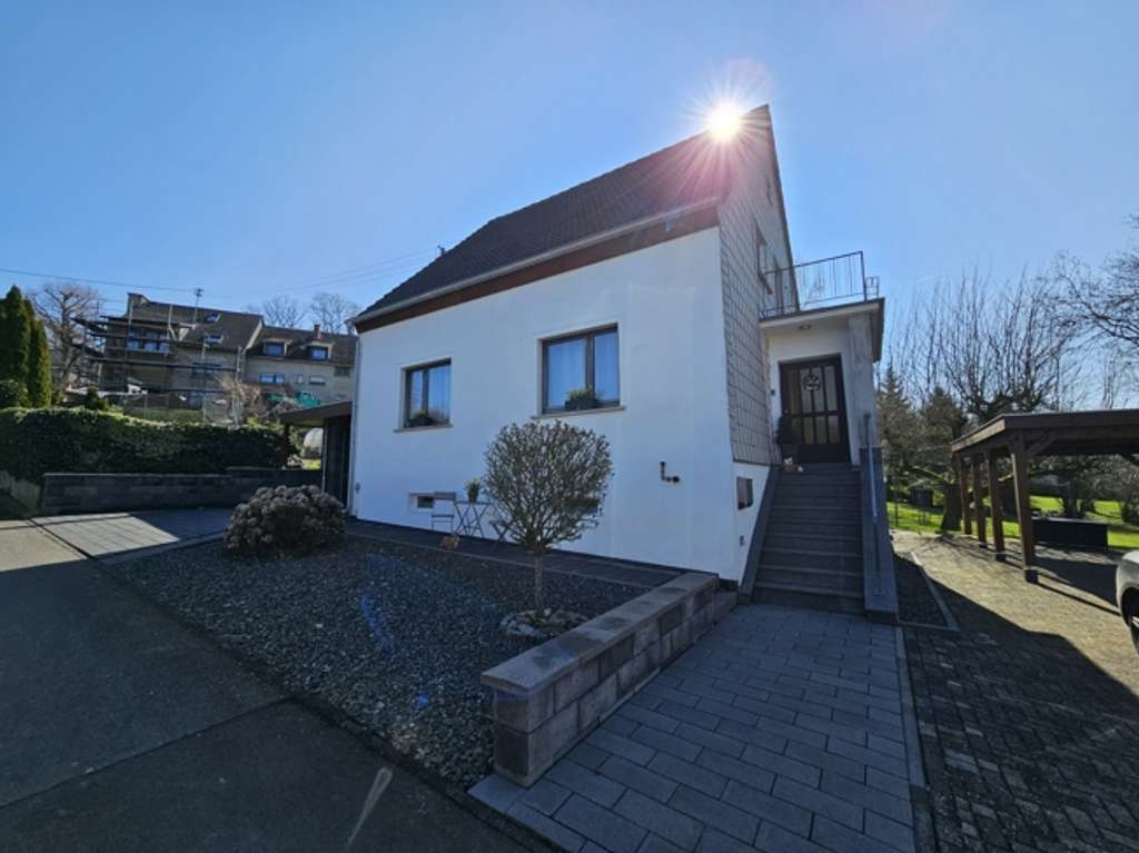 Immobilie in Morbach - Freistehendes Einfamilienhaus mit großem Garten in ruhiger Wohnlage zwischen Mosel und Hunsrück - Bild 1