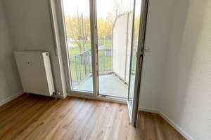 Sichern Sie sich Ihre neue Wohnung mit Balkon, Miniküche und Stellplatz!