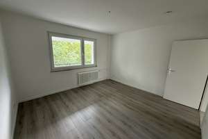 Sie brauchen Licht und RUHE? Sanierte 3-Zimmer-Wohnung ganz oben und am Park! – Hölderlinstr. 17, 47226 Rheinhausen-Mitte, Duisburg – Vorschaubild 4