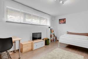 Exklusives Architektenhaus! Energieeffizientes EFH mit gepflegtem Garten in begehrter Lage – Die vollständige Adresse der Immobilie erhältst du vom Anbieter., 95463 Bindlach – Vorschaubild 21