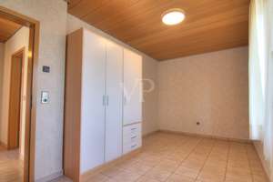 Großzügige 4-Zimmer-Wohnung mit Süd-Balkon, Kachelofen und Fußbodenheizung – voll möbliert – Die vollständige Adresse der Immobilie erhältst du vom Anbieter., 74078 Kirchhausen, Heilbronn – Vorschaubild 13