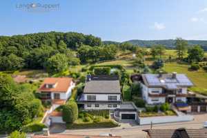 Architektonisches Einfamilienhaus in Split-Level-Bauweise mit Weitblick ins Grüne