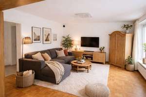 Kapitalanlage oder zur Eigennutzung -  Zweifamilienhaus mit Wintergarten, Balkon und großem Garten – Die vollständige Adresse der Immobilie erhältst du vom Anbieter., 84076 Pfeffenhausen – Vorschaubild 2