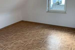 HN-Süd: Schöne 3 Zi.-DG-Whg. im 2. OG, ohne Balkon ! – Schmidbergstraße 30, 74074 Heilbronn, Heilbronn – Vorschaubild 2
