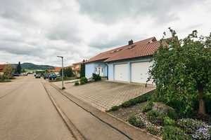 Viel Platz für Ihre individuellen Wünsche: Top-Gepflegtes Wohnhaus mit Büro und großem Grundstück – Tuttlingen (Kreis) – Vorschaubild 17
