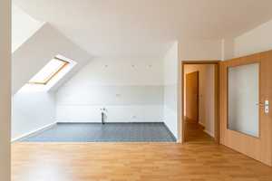 2 Zimmer - Dachgeschosswohnung mit Tageslichtbad – Chemnitz – Vorschaubild 1