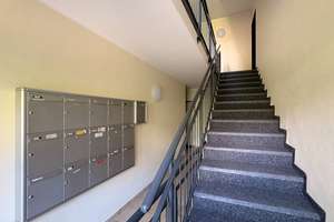 Solide 3 Zimmer Dachgeschosswohnung mit Ausblick und Wintergarten in grüner Hinterhof Idylle – Am Gangsteig 21, 85551 Kirchheim bei München – Vorschaubild 4