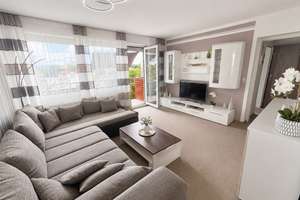 Vermietete 2-Zimmer-Wohnung mit Weitblick, Aufzug und Balkon - Kapitalanlage in Traunreut