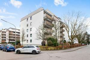Großzügige Vier-Zimmer-Wohnung mit Loggia, Weitblick und gepflegter Wohnqualität in beliebter Lage