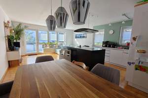 Schicke 4-Zimmer-Wohnung mit XXL-Sonnenbalkon und Tiefgaragenstellplatz