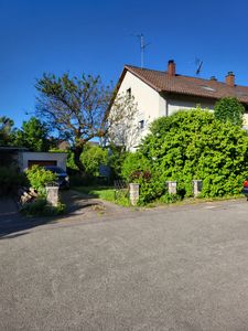 Doppelhaushälfte mit großem Grundstück und vielseitigem Entwicklungspotenzial