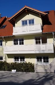 Neuwertige 3-Zimmer-Wohnung mit Balkon, Garten & Duplexgarage