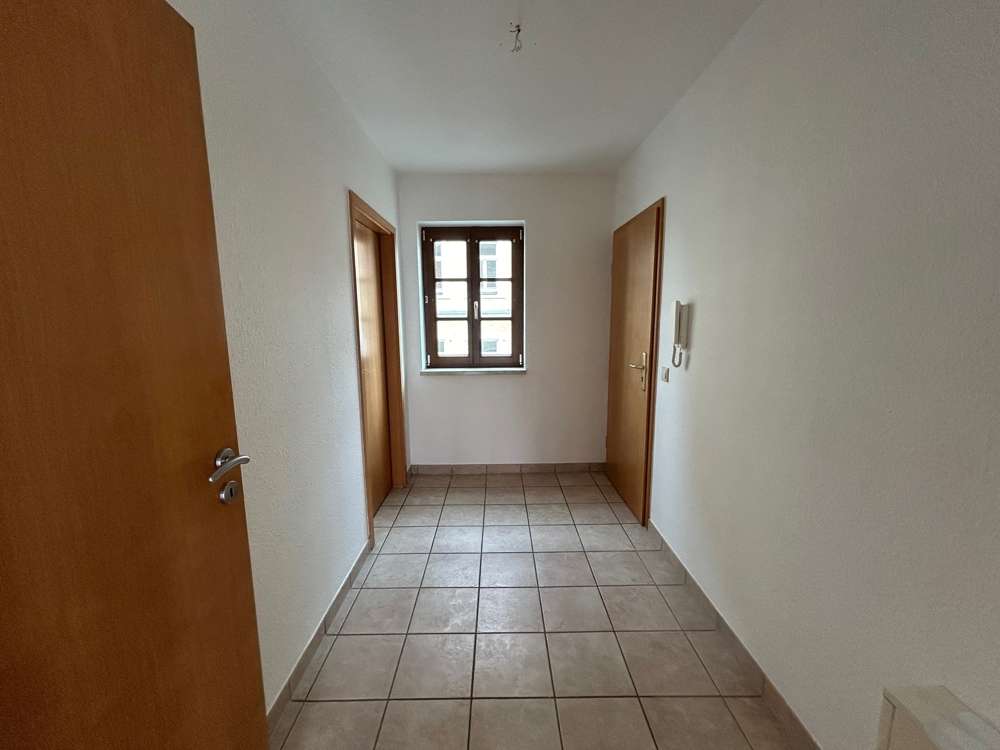 Immobilie in Dippoldiswalde - TOP BEZUGSFREI! Charmante, helle 2-Zimmer-Wohnung mit Balkon in Dippoldiswalde zu verkaufen! - Bild 2