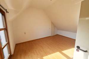 Kleines Haus im Haus: Helle 2,5 Zimmer Maisonette Wohnung mit Terrasse in gepflegter Hofanlage – Die vollständige Adresse der Immobilie erhältst du vom Anbieter., 53123 Lessenich/Meßdorf, Bonn – Vorschaubild 3