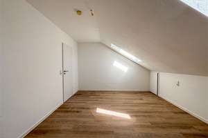 Frisch sanierte 3-Zimmer-Dachgeschosswohnung mit Einbauküche in Düsseldorf-Unterrath – Die vollständige Adresse der Immobilie erhältst du vom Anbieter., 40468 Unterrath, Düsseldorf – Vorschaubild 7