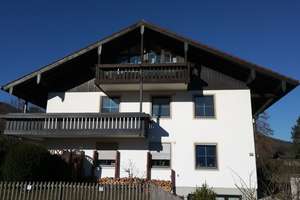 Schöne 2-Zimmer-Wohnung mit Balkon und freien Blick auf der Berge – Wisengrundstr 47, 83229 Aschau im Chiemgau – Vorschaubild 2