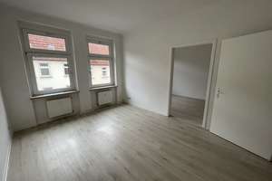Gemütliche 2-Zimmer-Wohnung mit Balkon sucht Nachmieter! – Otto-Richter-Straße 12b, 39116 Sudenburg, Magdeburg – Vorschaubild 1