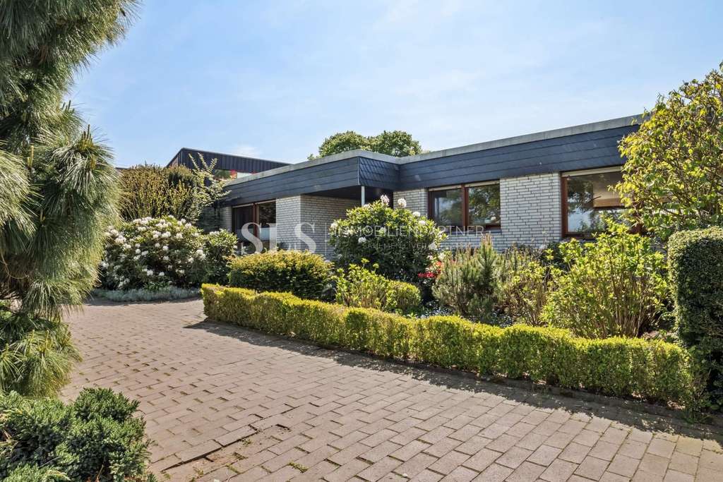 Großzügiger Bungalow am Feldrand mit über 200 m² Wohnfläche, Kamin, Garten und wertiger Ausstattung