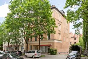 Vermietete 3-Zimmerwohnung mit Wohnküche und kleinem Balkon im Denkmal-Altbau von 1899 – Die vollständige Adresse der Immobilie erhältst du vom Anbieter., 80339 Westend, München – Vorschaubild 2