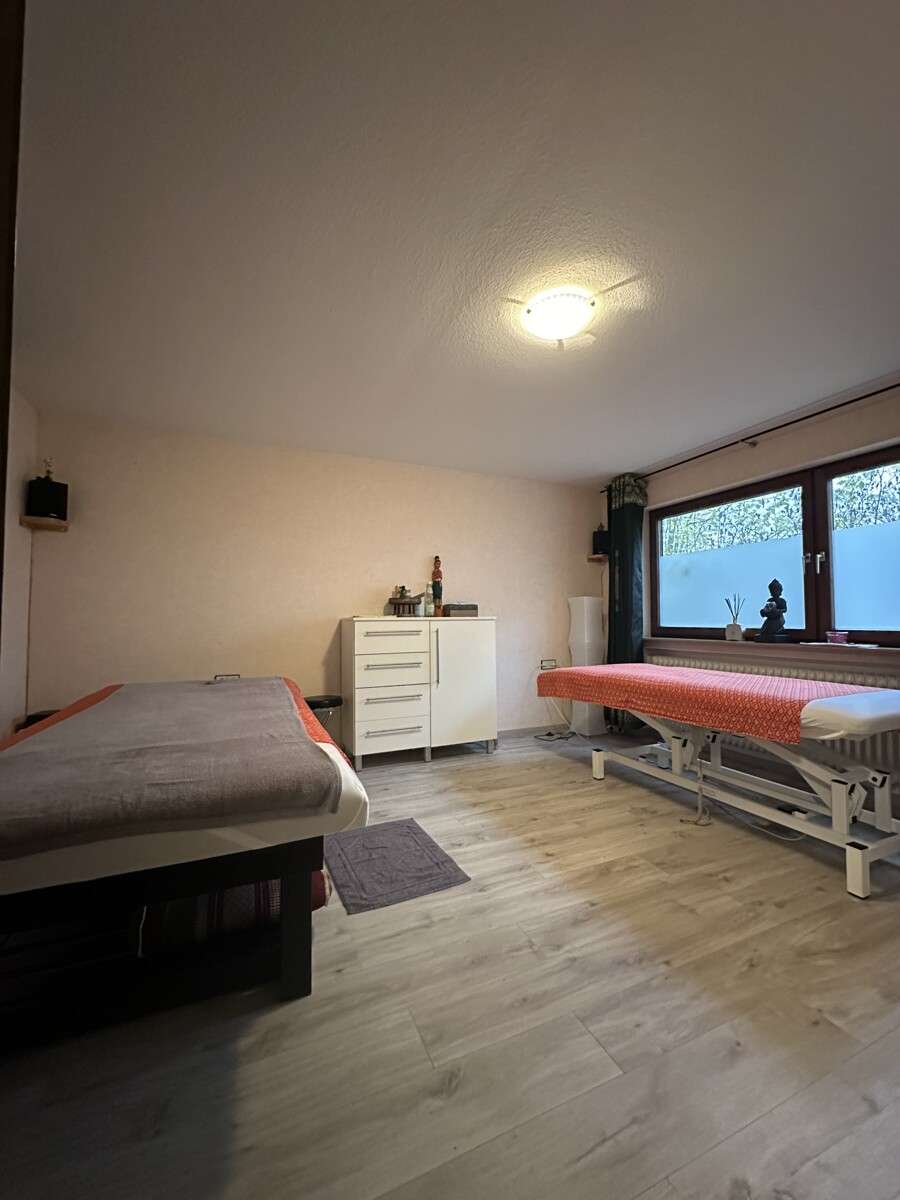 Immobilie in Ingelfingen - Raum zum Leben: Großes Einfamilienhaus mit Garage und viel Potenzial - Bild 0