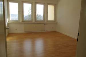Bestlage mit Aussicht, gr. Wohnküche, gr. Bad, gr. Wohnraum, 108 qm – Herderstr. 8, 57072 Siegen, Siegen – Vorschaubild 3
