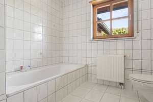 Umgeben von einem Biotop: Einfamilienhaus mit Einliegerwohnung in ruhiger und zentrale Lage – Die vollständige Adresse der Immobilie erhältst du vom Anbieter., 85051 Südwest, Ingolstadt – Vorschaubild 36