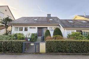 Familientraum: Einfamilienhaus mit Einliegerwohnung und tollem Südgarten in Bestlage von Vaihingen – Die vollständige Adresse der Immobilie erhältst du vom Anbieter., 70569 Dachswald, Stuttgart – Vorschaubild 2