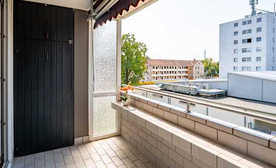 Sanierte 3-Zimmer Eigentumswohnung mit großem Balkon & Fahrstuhl