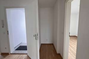 Sonniges 3-Zimmer-Penthouse mit Balkon – Die vollständige Adresse der Immobilie erhältst du vom Anbieter., 80935 Lerchenau-Ost, München – Vorschaubild 3