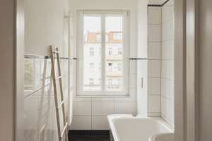 Über den Baumkronen - helle Zweizimmerwohnung mit Südwestbalkon & Aufzug – Marchlewskistraße 99, 10243 Friedrichshain, Berlin – Vorschaubild 7