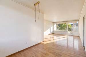 Gut geschnittene 4-Zimmer-Wohnung mit Renovierungsbedarf – Die vollständige Adresse der Immobilie erhältst du vom Anbieter., 40549 Oberkassel, Düsseldorf – Vorschaubild 6