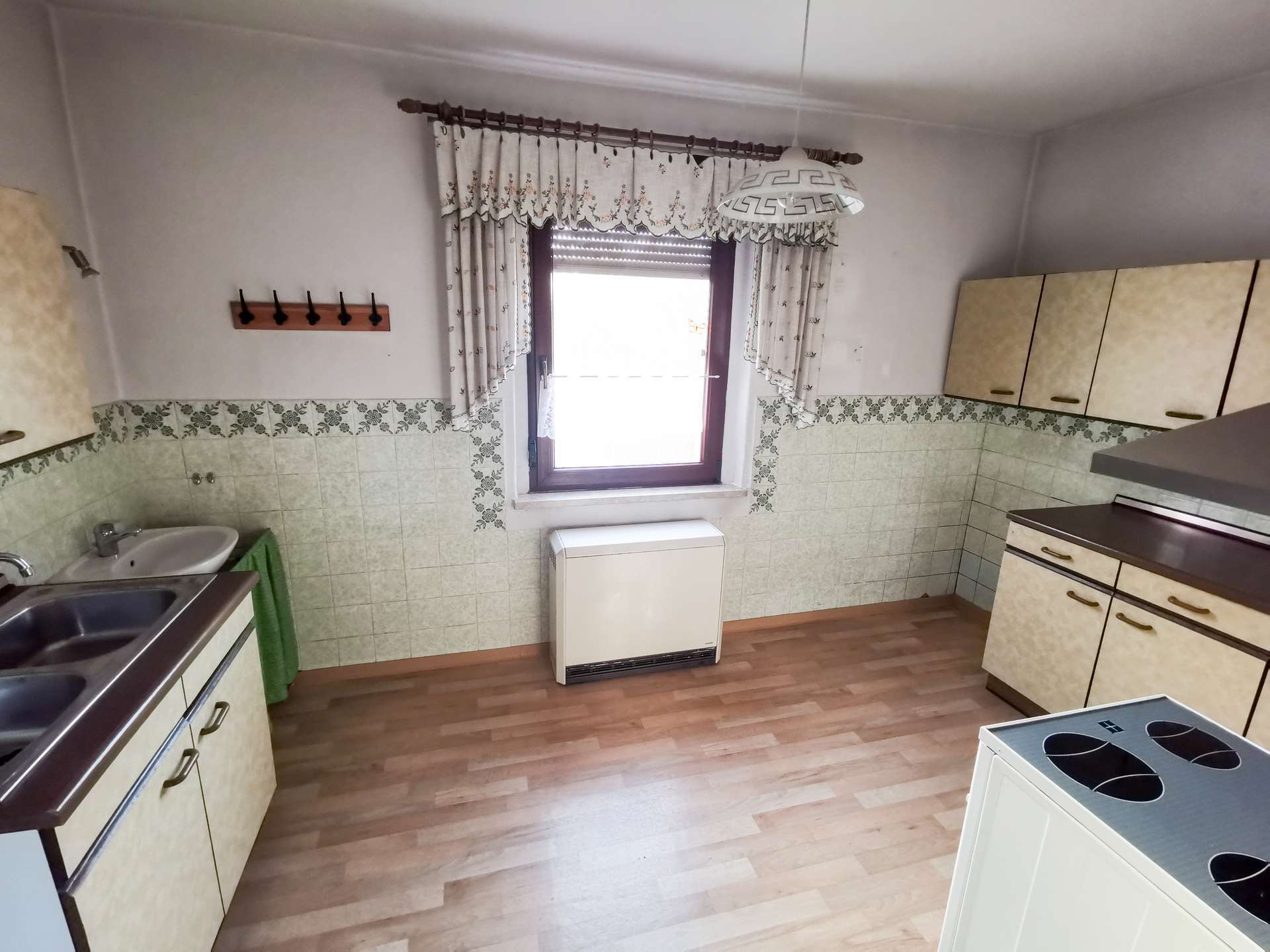 Immobilie in Schönwölkau - Einzug sofort möglich! | Großzügiges Einfamilienhaus mit Sanierungsbedarf | Grüne Lage - Bild 0