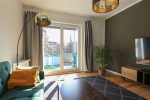 Ruhige Oase in Prenzl. Berg – stilvolle 2-Zimmer-Wohnung mit Balkon ins Grüne